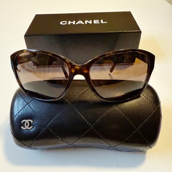 Chanel oversized tortoiseshell model 5128 sunglasses - Picture 1 of 13